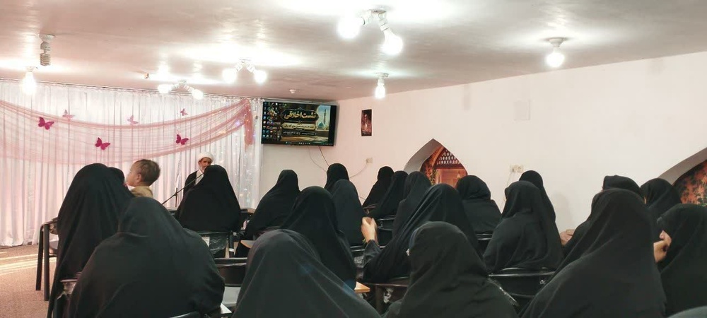 تبیین سه گام اساسی جهت تعمیق ارتباط با امام زمان (عج) در نشست اخلاقی مدرسه علمیه خدیجه خاتون (س) گتوند