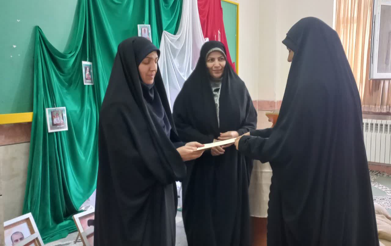 برگزاری یادواره شهدا و تجلیل از خانواده معزز شهید بازگیر در مدرسه علمیه معصومیه خرمآباد