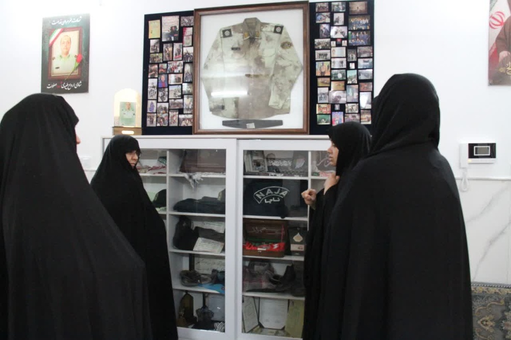 مدیر حوزه علمیه خواهران استان قم با خانواده شهید عباس اسدی دیدار کرد