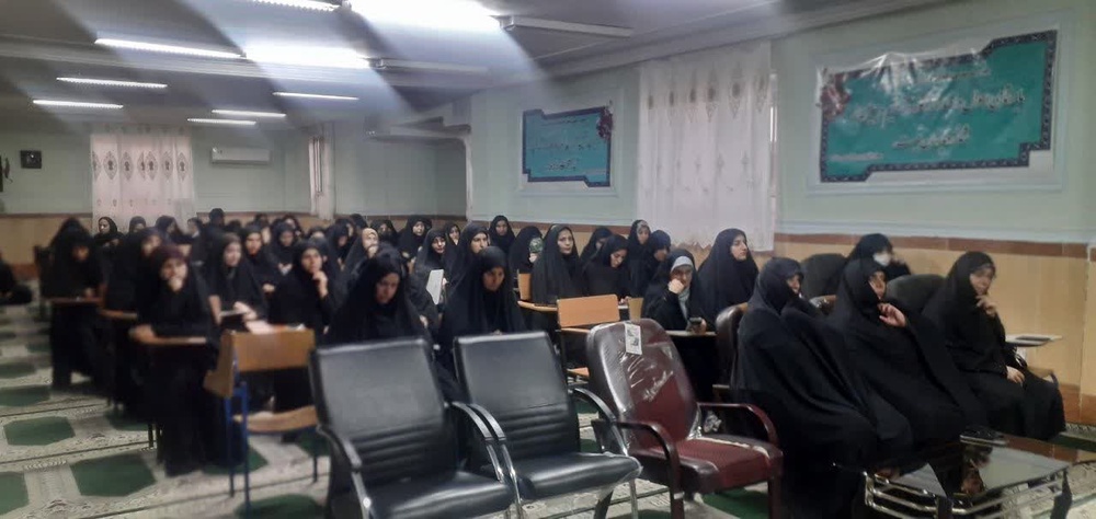 فراتر از سنگرهای تبلیغ؛ واکاوی ابعاد راهبردی حضور روحانیت در دفاع مقدس در کرسی آزاداندیشی مدرسه علمیه ایلام