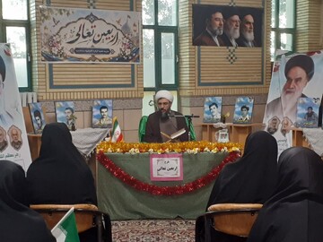 بانوان در حفظ هویت اسلامی و تربیت نسل مؤمن نقشی راهبردی دارند