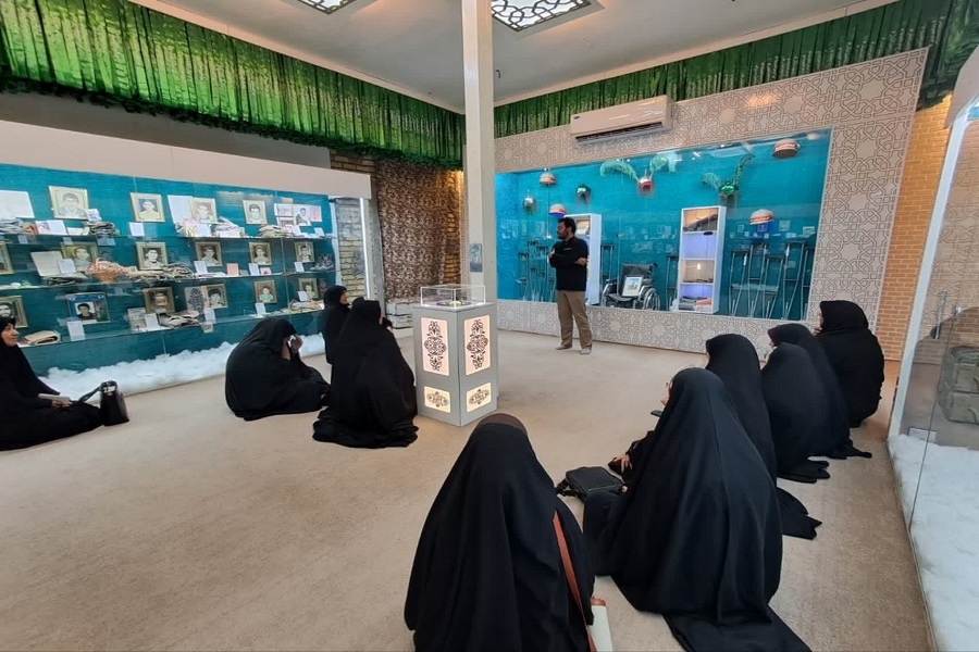 بازدید طلابجدیدالورود اردکانی از گنجینه شهدا