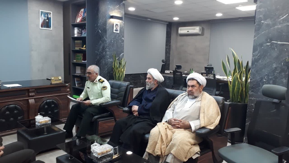تصاویر / دیدار مدیر حوزه علمیه خواهران استان قزوین و مؤسس و مدیر مدرسه علمیه ایمانیه با فرمانده نیروی انتظامی استان