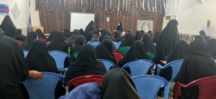 دوره آموزشی “مطالعات اسلامی زنان” در مدرسه علمیه الزهرا (س) جیرفت
