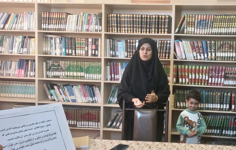 توازن علم، مادری و تبلیغ؛ روایت پشتکار طلبه استعداد برتر آباده‌ای در مسیر دانش‌اندوزی و خدمت تربیتی