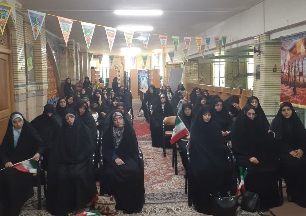 بانوان در حفظ هویت اسلامی و تربیت نسل مؤمن نقشی راهبردی دارند