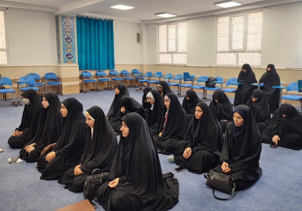 آیین آغاز سال تحصیلی طلاب جدیدالورود مدرسه علمیه نرجسیه(سلام‌الله‌علیها) رودان برگزار شد