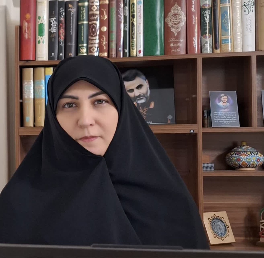 ظرفیت‌سنجی حوزه‌های علمیه برای هدایت دینی/ پژوهشگر برگزیده «بانوی کرامت» مسیر «تمدن‌سازی» را ترسیم کرد