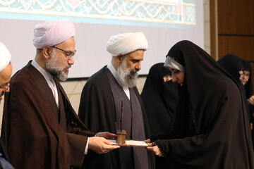 تصاویر/ آیین اختتامیه هجدهمین جشنواره علمی ـ پژوهشی «بانوی کرامت»