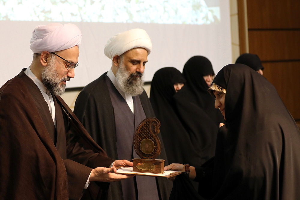 تصاویر/ آیین اختتامیه هجدهمین جشنواره علمی ـ پژوهشی «بانوی کرامت»