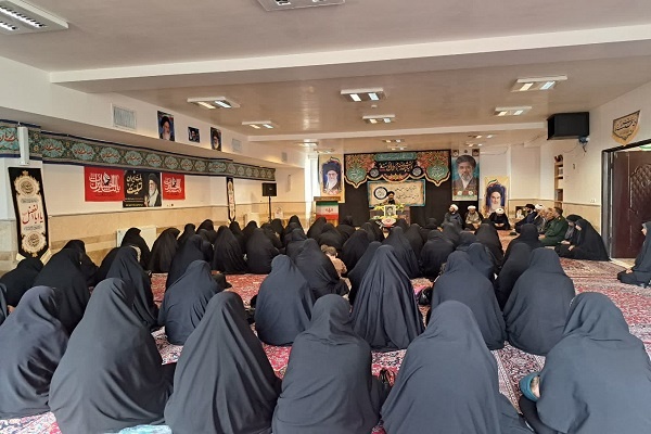 تقویت بنیه علمی زمینهساز نقشآفرینی مؤثر بانوان طلبه در جامعه است+عکش