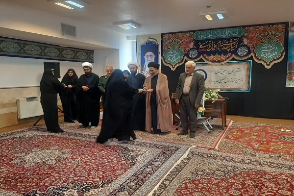 تقویت بنیه علمی زمینه‌ساز نقش‌آفرینی مؤثر بانوان طلبه در جامعه است+عکش