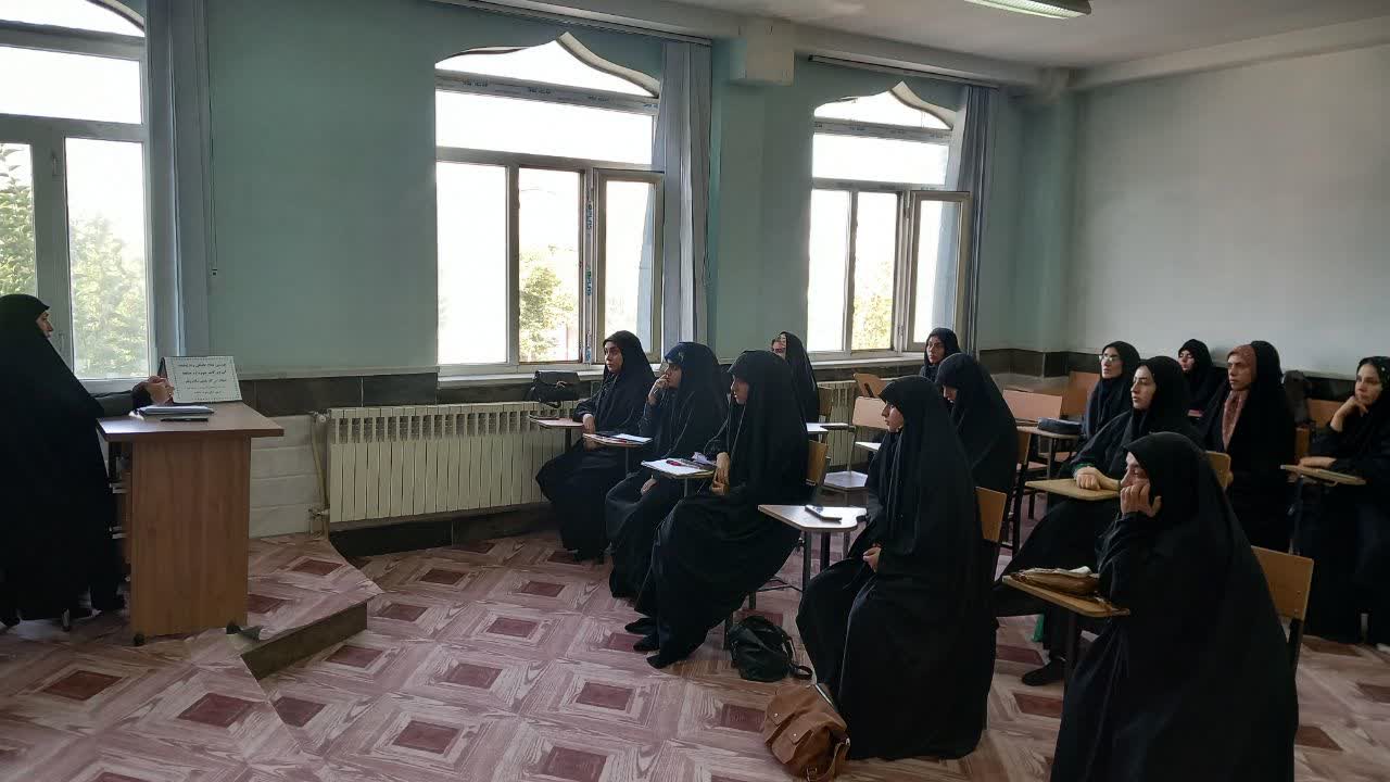 تبیین چیستی نظام طلبگی و مقایسه تطبیقی آن با سیستم دانشگاهی در مدرسه علمیه دورود