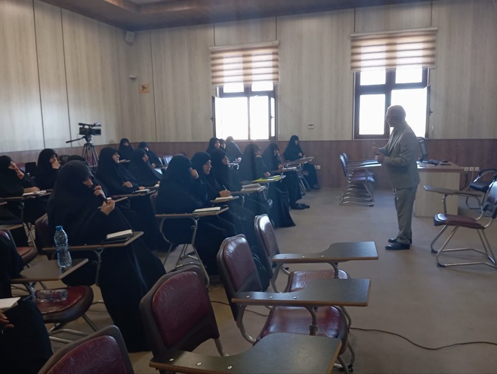 پایان نشست تخصصی رؤسای ساماندهی و نظارت حوزه‌های علمیه خواهران در مشهد مقدس 