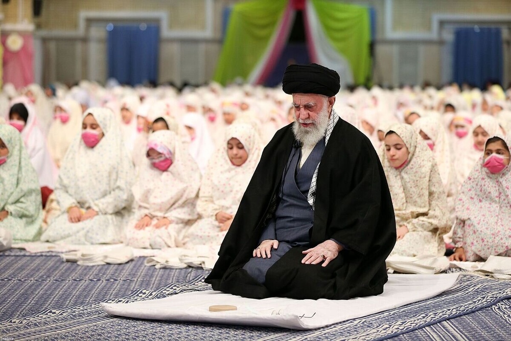 چگونه نوجوان را به نماز علاقه‌مند کنیم؟ ۹ راهکار کارشناس و مشاور نوجوانان برای والدین
