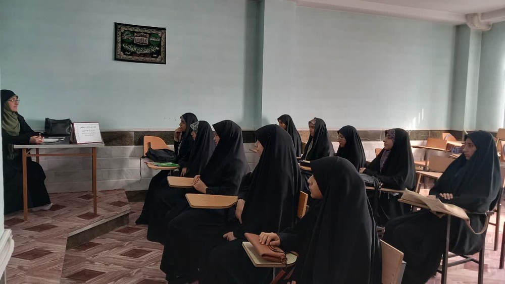 تبیین چیستی نظام طلبگی و مقایسه تطبیقی آن با سیستم دانشگاهی در مدرسه علمیه دورود