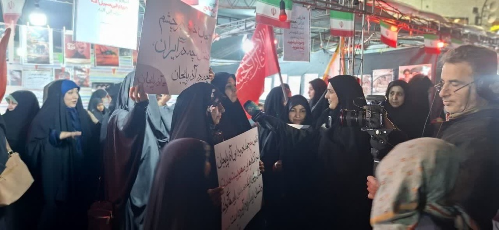 تجمع اعتراض‌آمیز به محرومیت دختران محجبه آذربایجان