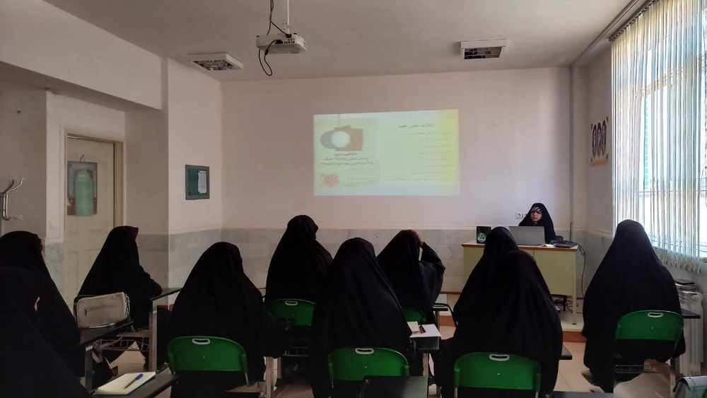 برگزاری جلسه آموزشی شناخت صنف طلبه در مدرسه علمیه تخصصی بروجرد