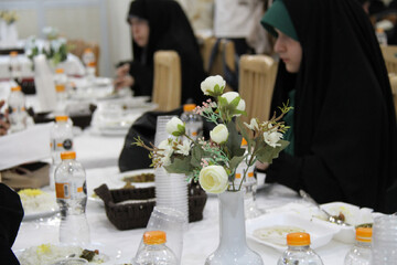24_پذیرایی در سالن غذاخوری حرم مطهر