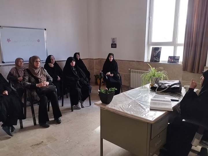 نماز محور تقویت باورهای دینی بانوان است