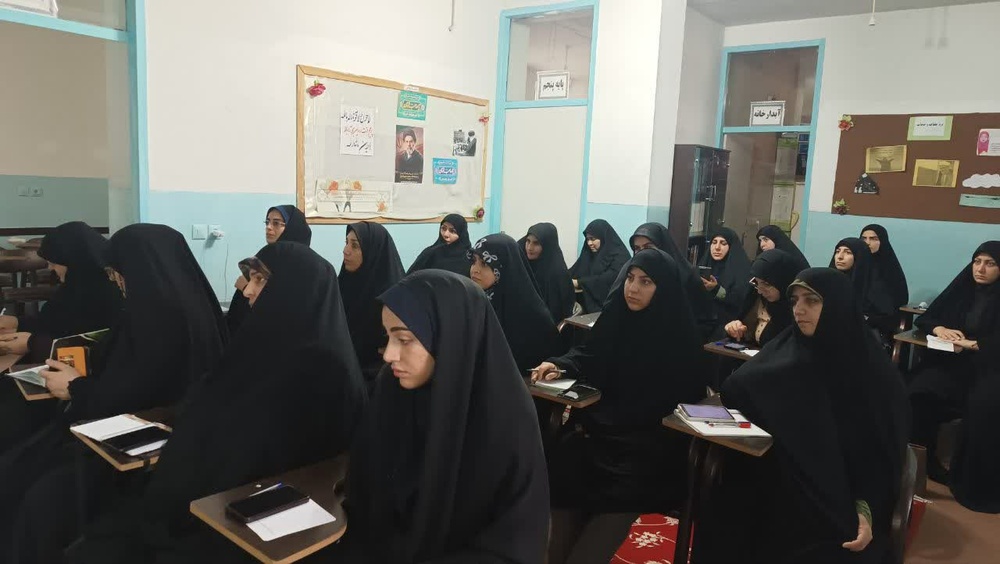 برگزاری کارگاه تخصصی مقاله‌نویسی با هوش مصنوعی در مدرسه علمیه قصرشیرین