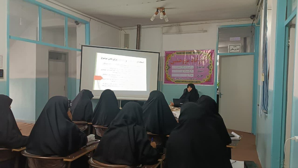 برگزاری کارگاه تخصصی مقاله‌نویسی با هوش مصنوعی در مدرسه علمیه قصرشیرین