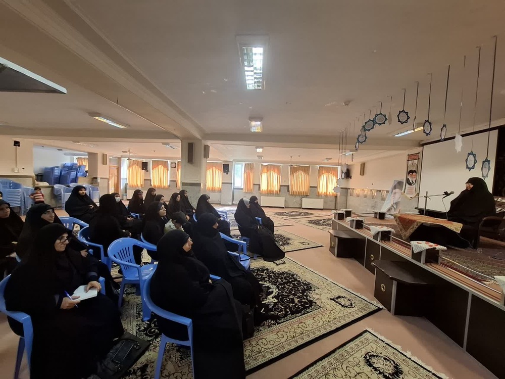 دیدار مدیر حوزه علمیه خواهران استان همدان با طلاب جدیدالورود در تویسرکان