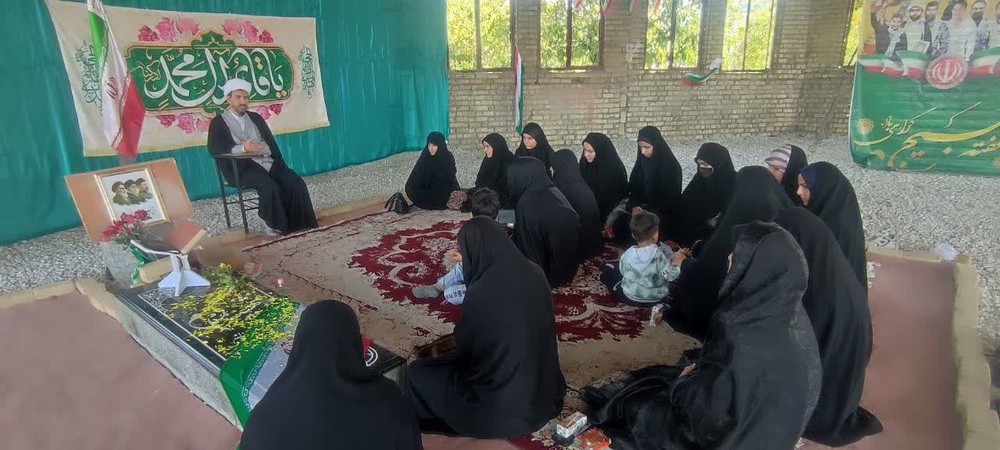 امتداد سنگر ایثار در خیمه‌گاه علم؛ دیدار طلاب الیگودرز با مزار شهید گمنام