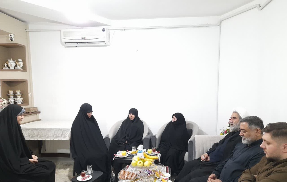 تجلیل از طلبه استعداد برتر حوزه علمیه خواهران قزوین در عرصه‌های تحصیل و پژوهش