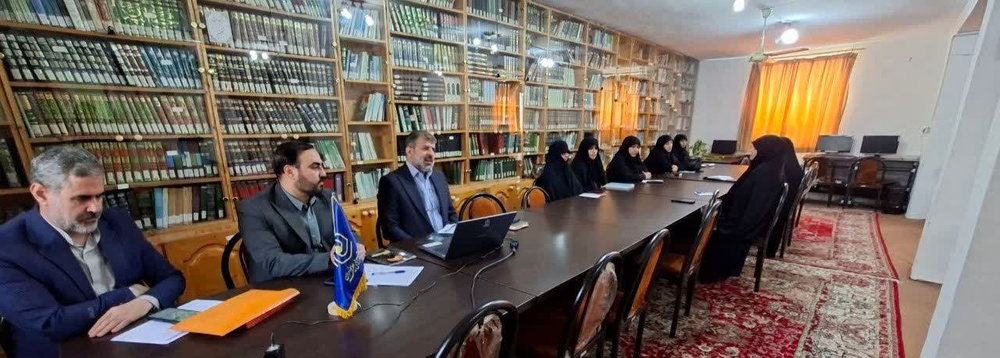 تأکید بر استمرار انتشار نشریات علمی و توانمندسازی پژوهشی طلاب خواهر مازندران