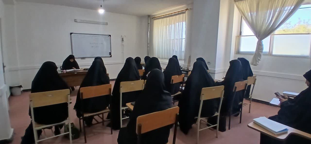 خانم‌ها؛ محور تحول جامعه در عصر جنگ روایت‌ها و ترویج حجاب‌استایل‌ها