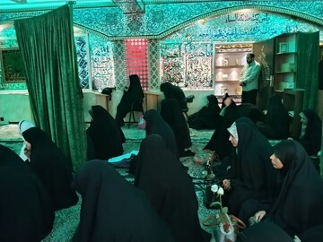 بازدید طلاب مدرسه الزهرا (س) ماهان از اتاق تربت سازمان عتبات و عالیات کرمان