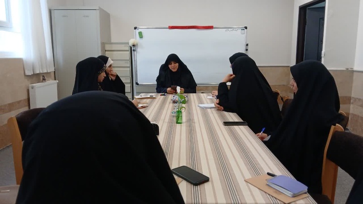 تبیین مهارت‌های ارتباط مؤثر و سلامت روان در کارگاه آموزشی طرح اربعین تعالی حوزه خواهران کوهدشت
