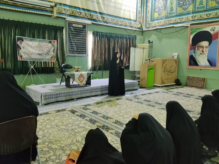 بازدید طلاب مدرسه الزهرا (س) ماهان از اتاق تربت سازمان عتبات و عالیات کرمان
