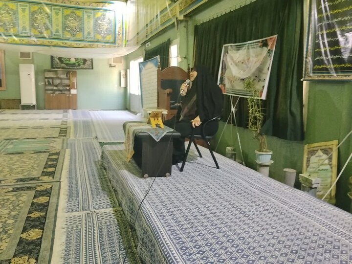 بازدید طلاب مدرسه الزهرا (س) ماهان از اتاق تربت سازمان عتبات و عالیات کرمان