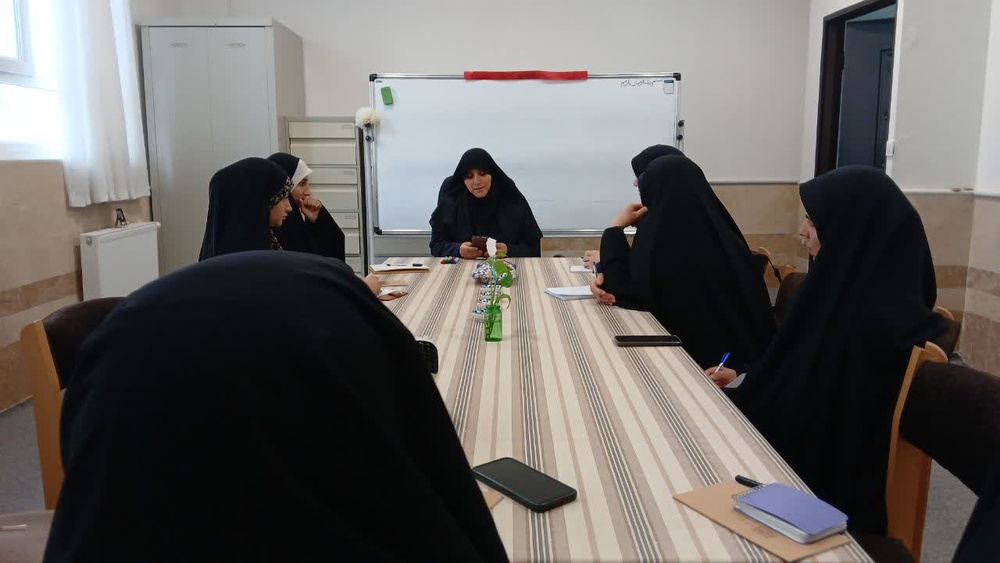 تبیین مهارت‌های ارتباط مؤثر و سلامت روان در کارگاه آموزشی طرح اربعین تعالی حوزه خواهران کوهدشت