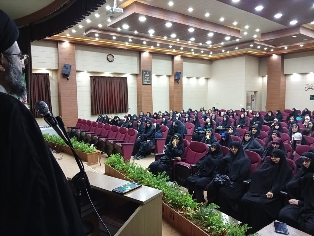 آیین «طلیعه حضور» و اختتامیه «اربعین تعالی» طلاب جدیدالورود حوزه‌های علمیه خواهران فارس برگزار شد