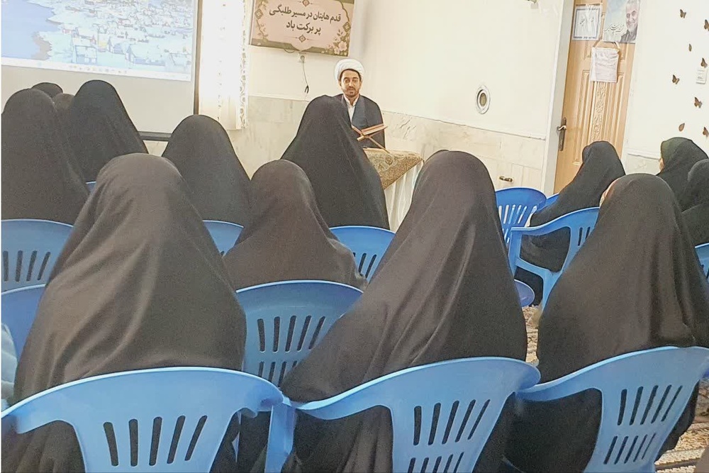 نشست تبیین اهداف و انگیزه‌های طلبگی در مدرسه علمیه فاطمه الزهرا سلام الله علیها خفر