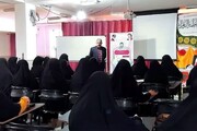 نشست زیست مجازی در زندگی طلبگی در مدرسه معصومیه شیراز؛ تفاوت میان «دین‌دانی» و «دین‌داری» از نگاه استاد دانشگاه