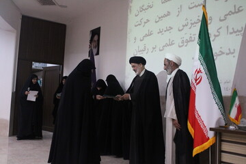 مراسم تجلیل از طلاب و اساتید نخبه مدارس علمیه خواهران استان کرمان