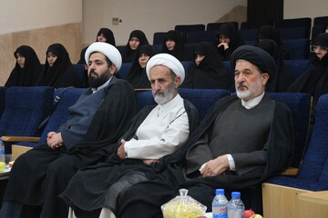 مراسم تجلیل از طلاب و اساتید نخبه مدارس علمیه خواهران استان کرمان