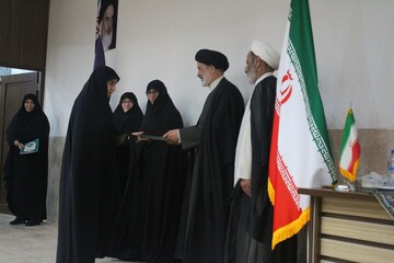 مراسم تجلیل از طلاب و اساتید نخبه مدارس علمیه خواهران استان کرمان