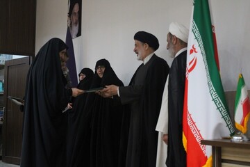 مراسم تجلیل از طلاب و اساتید نخبه مدارس علمیه خواهران استان کرمان