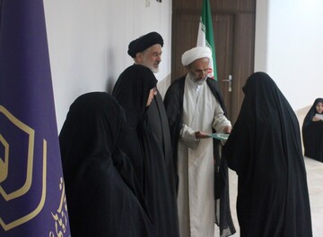 مراسم تجلیل از طلاب و اساتید نخبه مدارس علمیه خواهران استان کرمان