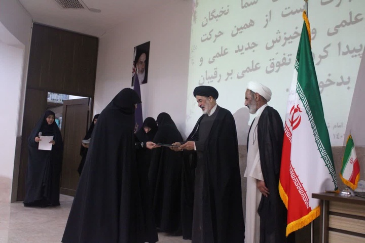 رسالت نخبگان حوزوی فراتر از آموزش است
