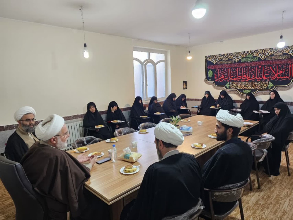 دیدار نماینده ولیفقیه در کردستان با اساتید و طلاب مدرسه علمیه خواهران بیجار