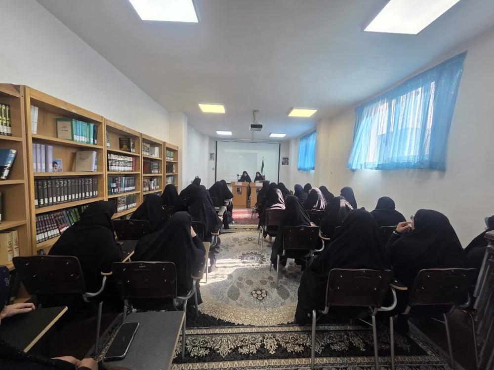 سیزدهمین پیش‌نشست همایش ملی «ابعاد حرمت سیاسی پدیده کشف حجاب» در اصفهان برگزار شد