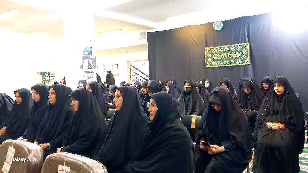 تحلیل استراتژیک تهدیدات دشمن و راهبرد پایداری در نشست تخصصی حوزه علمیه فاطمیه الیگودرز