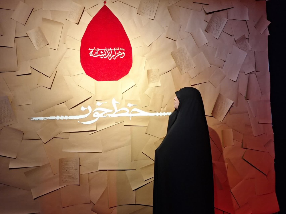 بازدید معاون فرهنگی و مسئول طرح آرمان مدرسه علمیه نورالزهرا(س) از نمایشگاه «قرار هشتم»
