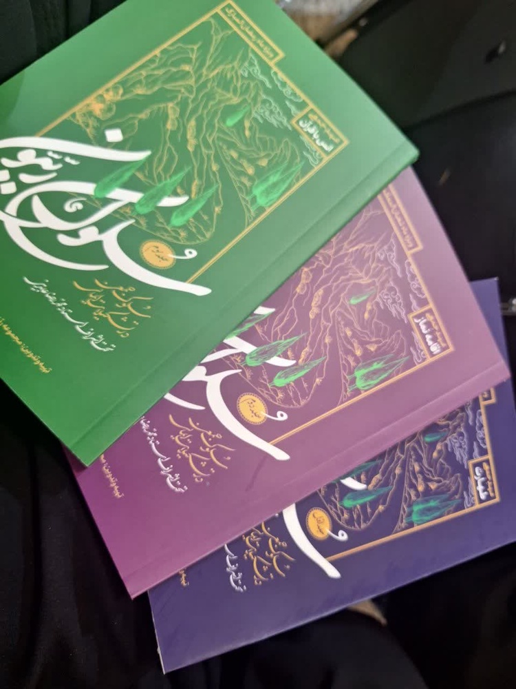 بازدید معاون فرهنگی و مسئول طرح آرمان مدرسه علمیه نورالزهرا(س) از نمایشگاه «قرار هشتم»